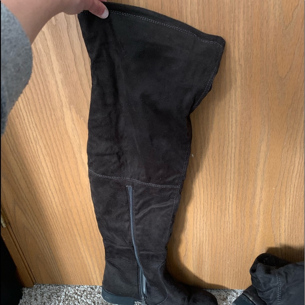 Knee black boots